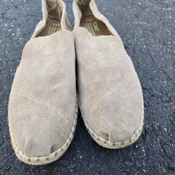Toms Tan Suede Women's Slip-On Flats-Size 6.5 - Picture 4 of 6